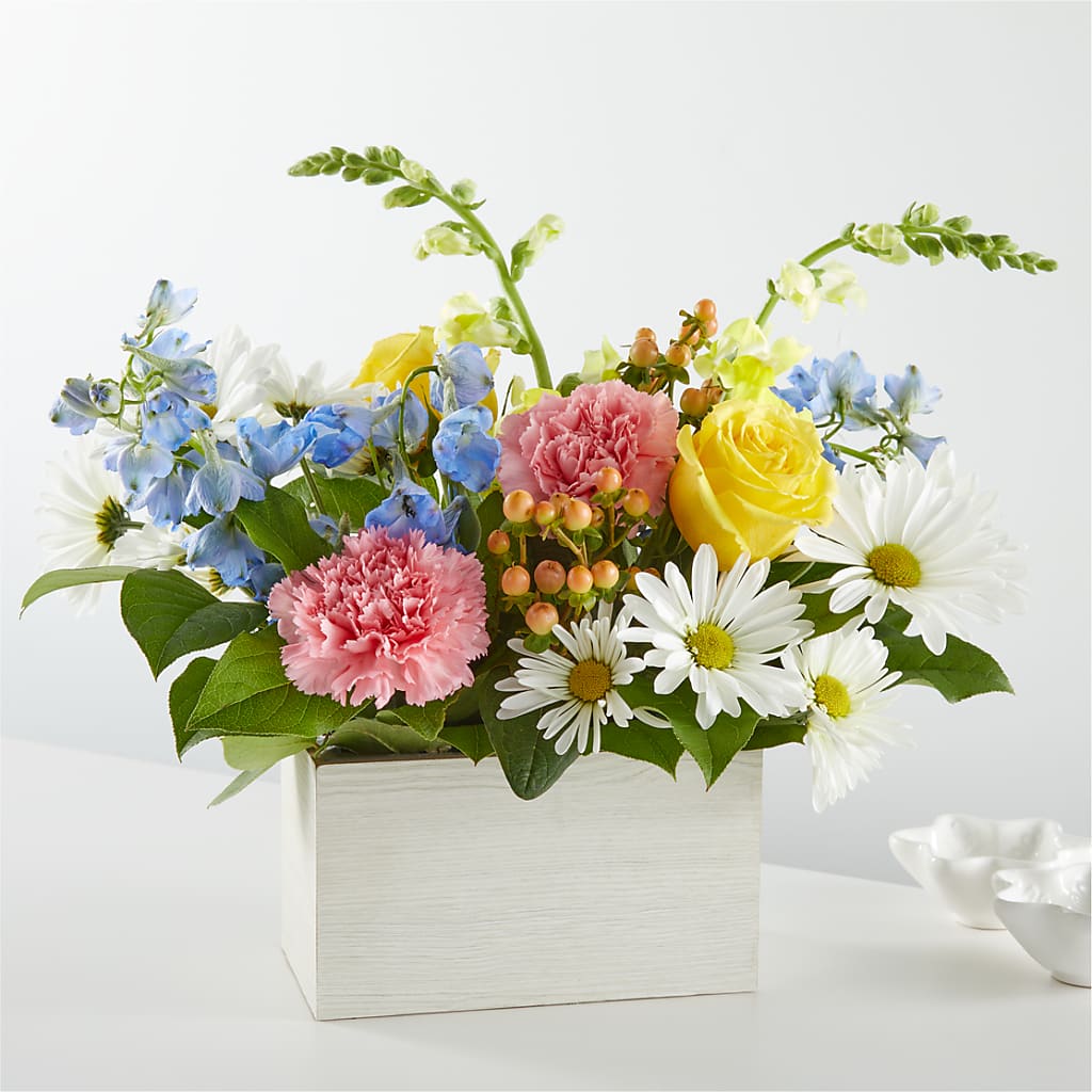 Sun Salutation Box Bouquet – Grand Flowers/irish Rose, Novi MI