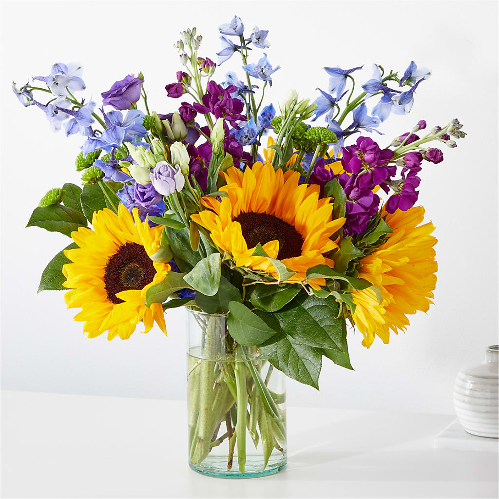 Catching Rays Bouquet – Grand Flowers/irish Rose, Novi MI