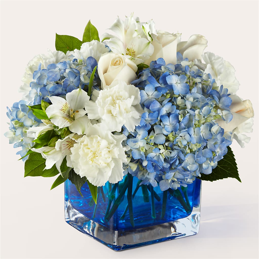 Soothing Waters Bouquet – Grand Flowers/irish Rose, Novi MI