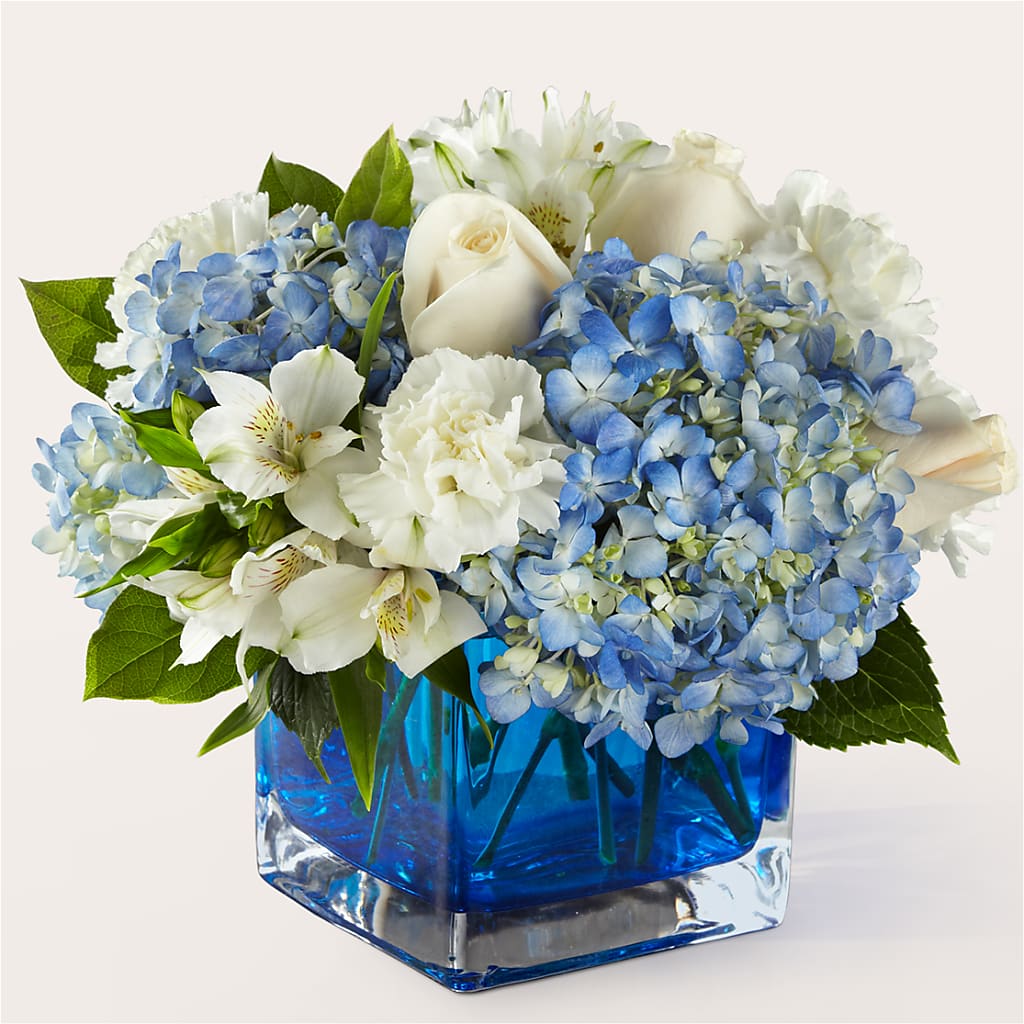 Soothing Waters Bouquet – Grand Flowers/irish Rose, Novi MI