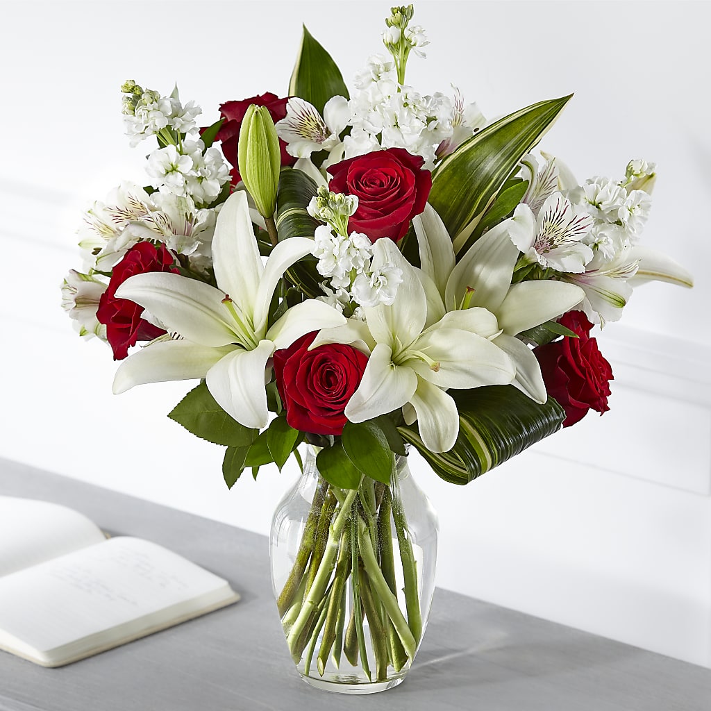 Loving Respect Bouquet – Grand Flowers/irish Rose, Novi MI