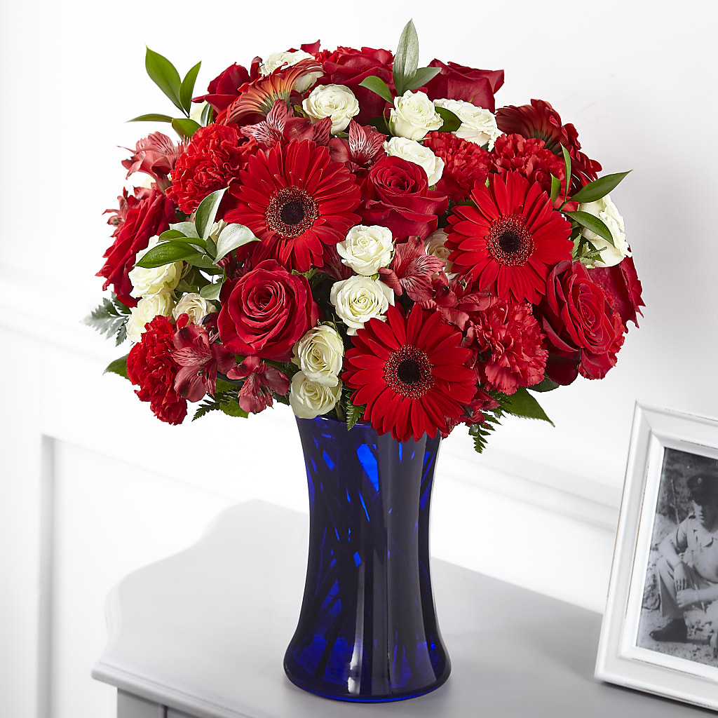 Hearts Embrace Bouquet – Grand Flowers/irish Rose, Novi MI
