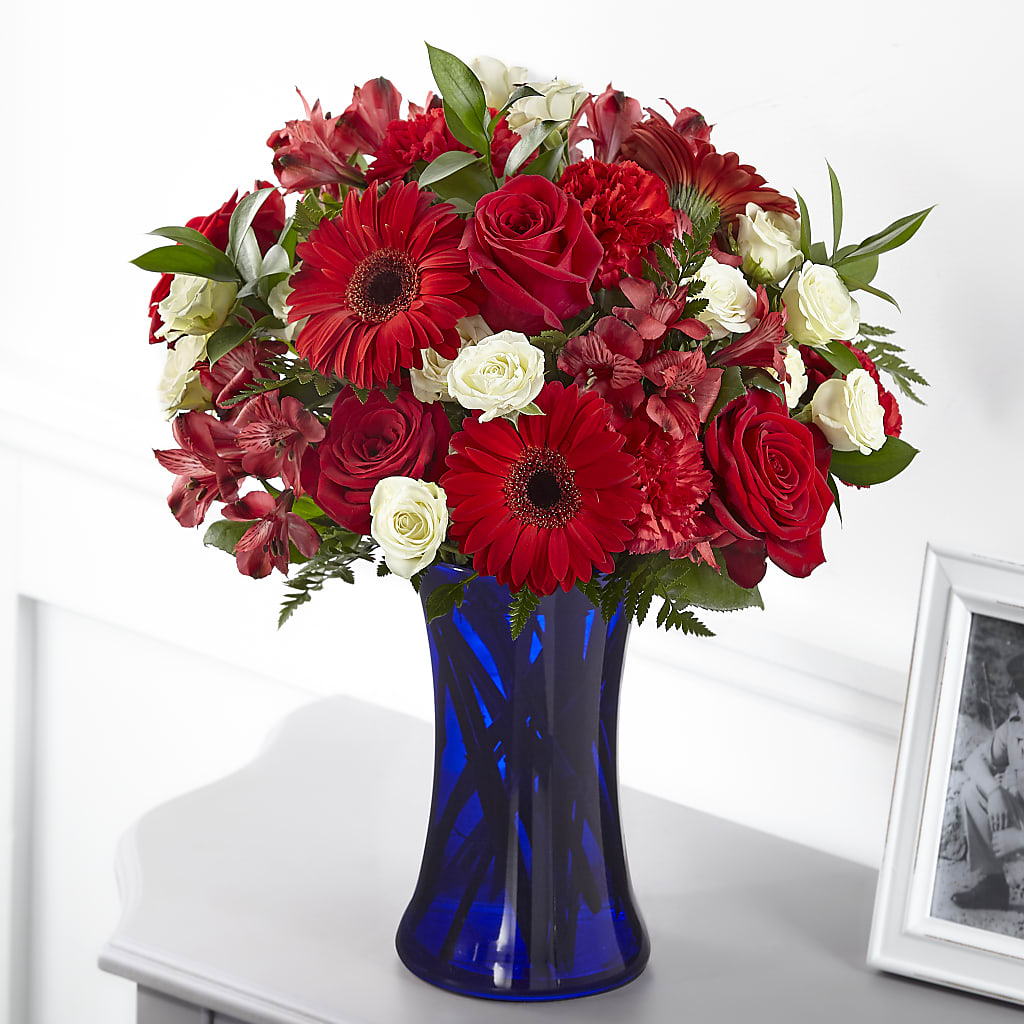 Hearts Embrace Bouquet – Grand Flowers/irish Rose, Novi MI