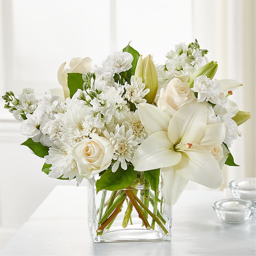 Gentle Breeze Bouquet – Grand Flowers/irish Rose, Novi MI
