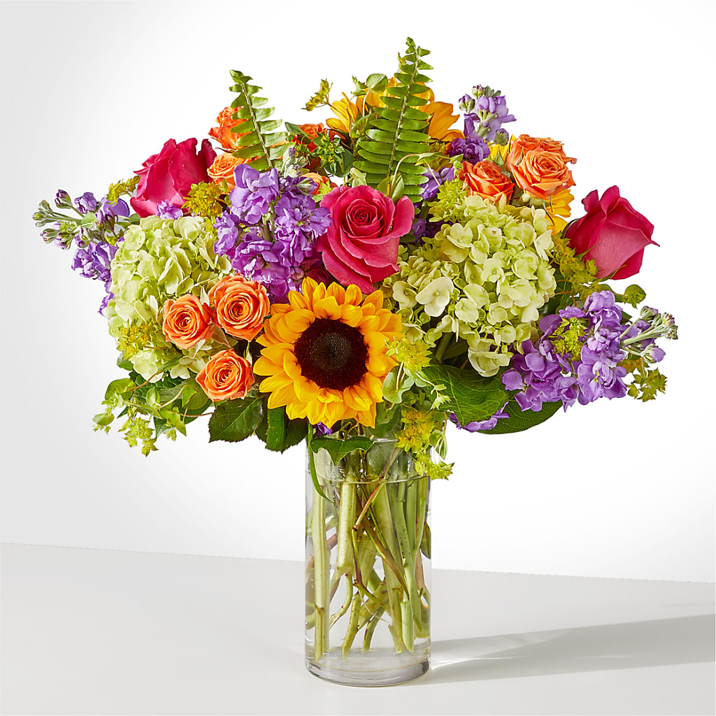 Vibrant Greetings Bouquet – Grand Flowers/irish Rose, Novi MI