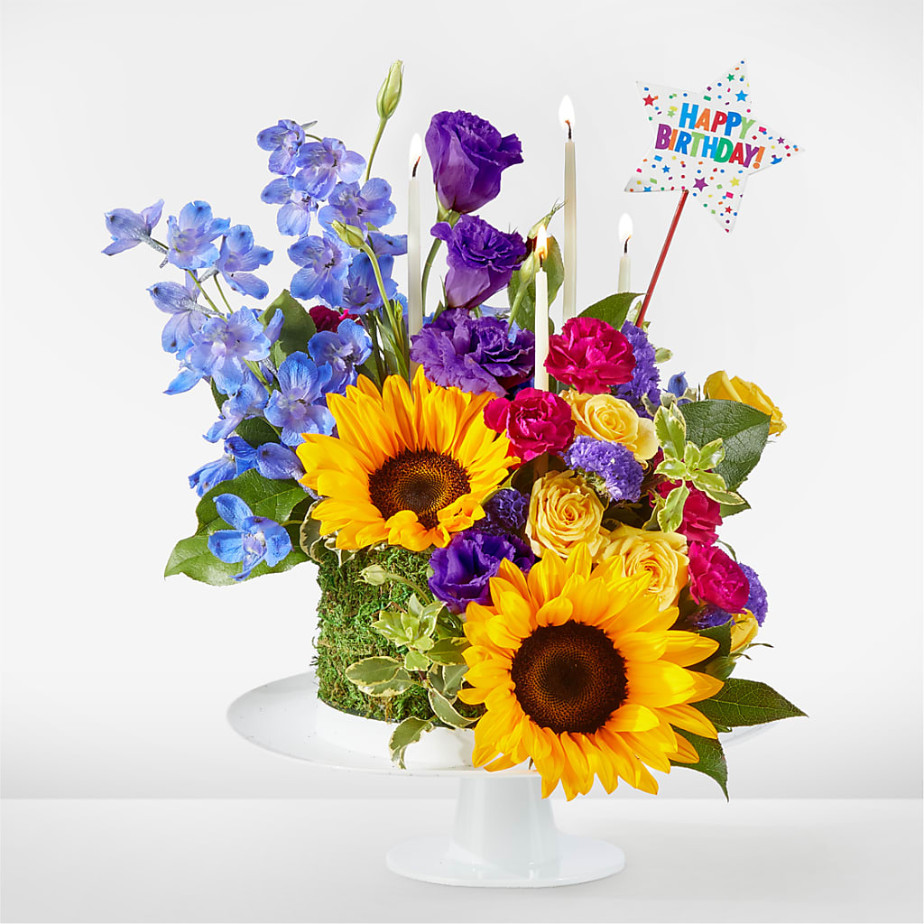 Star of the Day Floral Cake – Grand Flowers/irish Rose, Novi MI