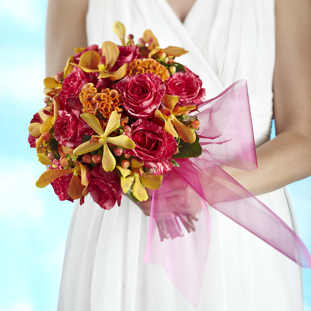 Brilliant Shades of Love Bouquet – Grand Flowers/irish Rose, Novi MI
