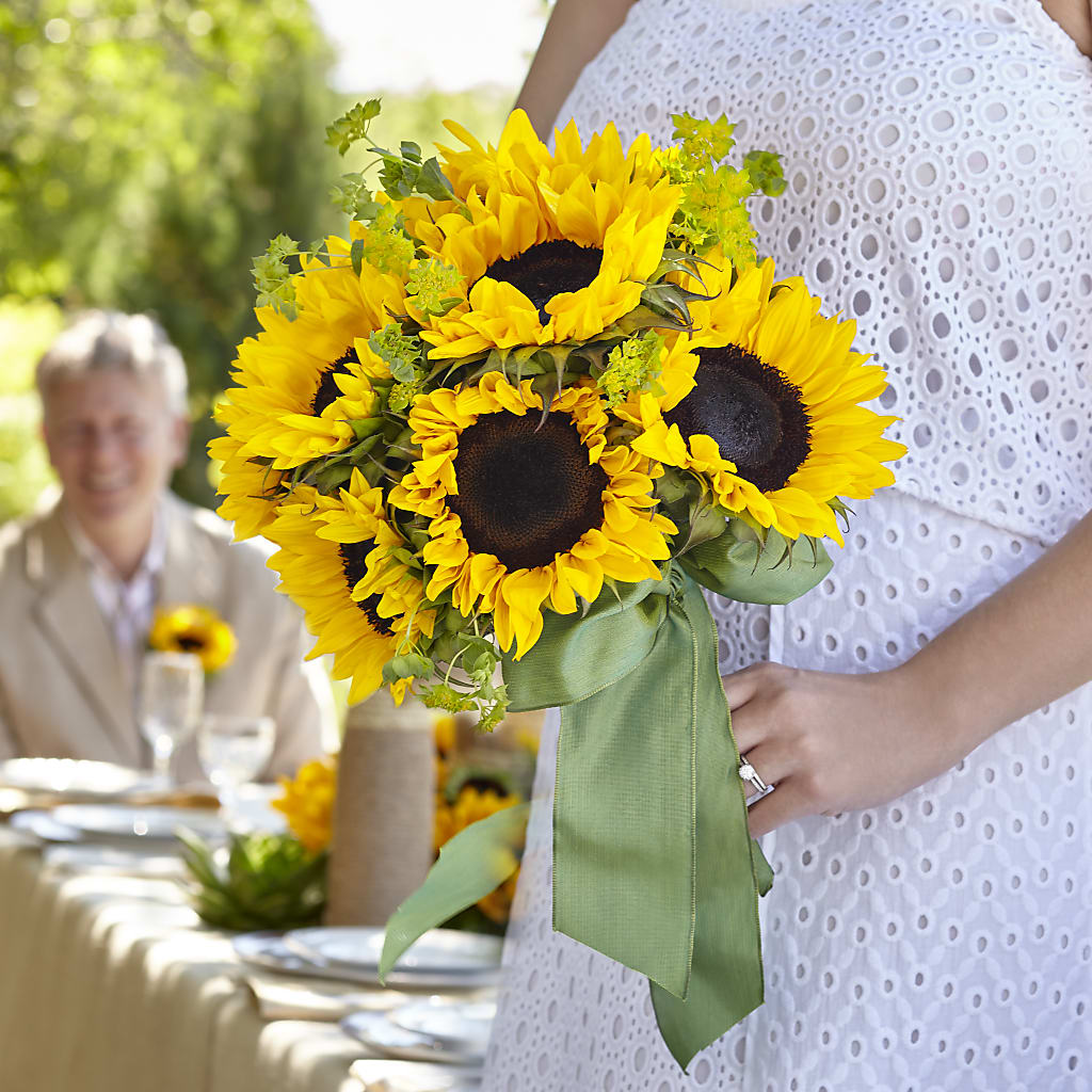 Free Spirit Bouquet – Grand Flowers/irish Rose, Novi MI