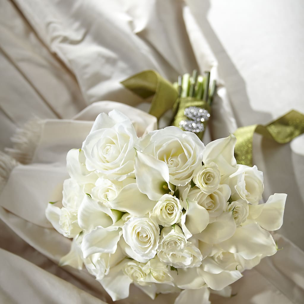 Serene Highness Bouquet – Grand Flowers/irish Rose, Novi MI