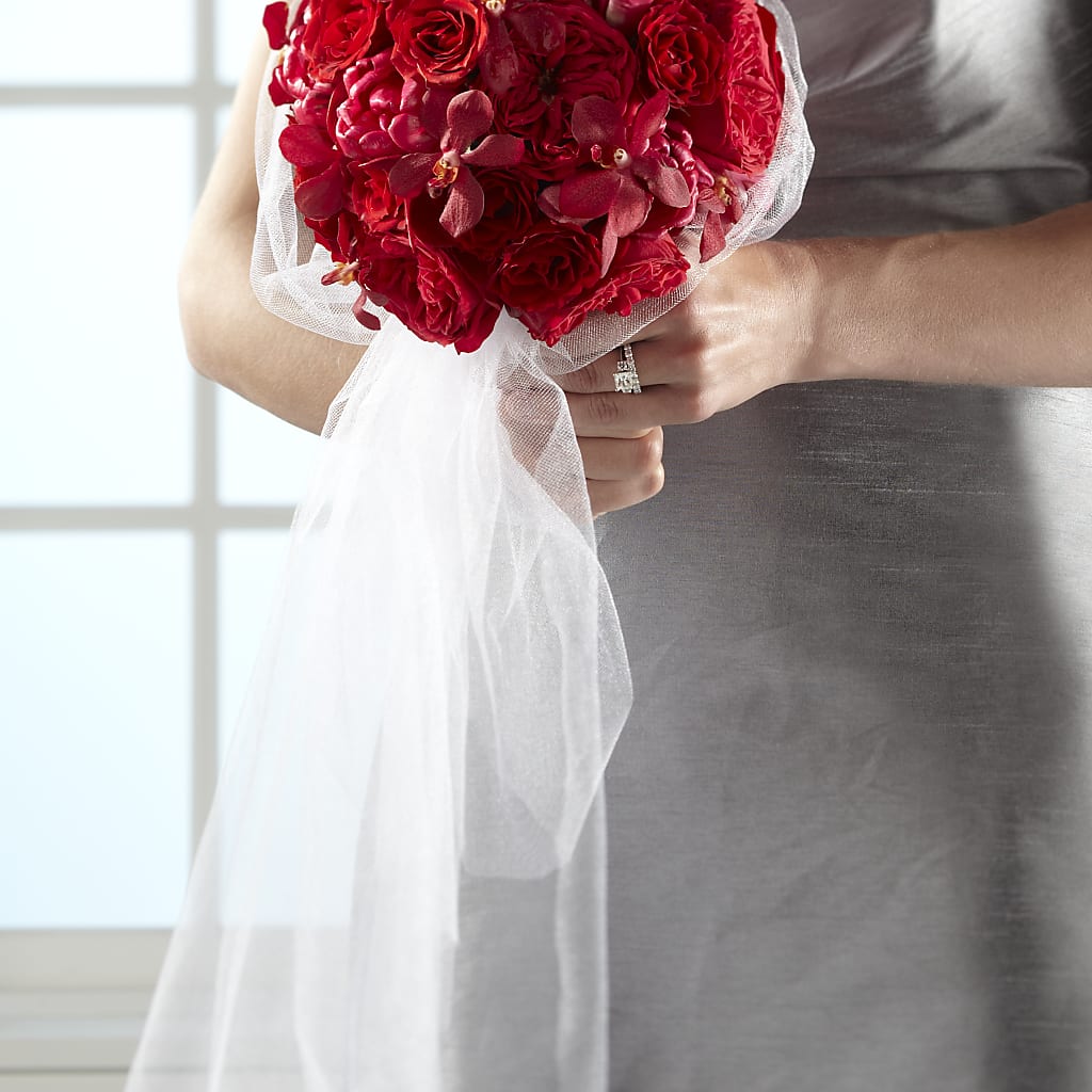 Desire Bouquet – Grand Flowers/irish Rose, Novi MI