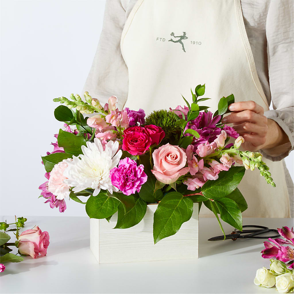 Sweetberry Box – A Florist Original –  Grand Flowers/irish Rose, Novi MI