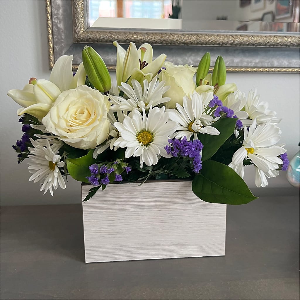 Beyond Blue Box Bouquet –  Grand Flowers/irish Rose, Novi MI