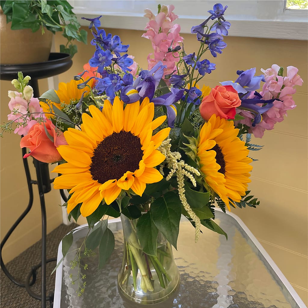 Rays of Life Bouquet –  Grand Flowers/irish Rose, Novi MI