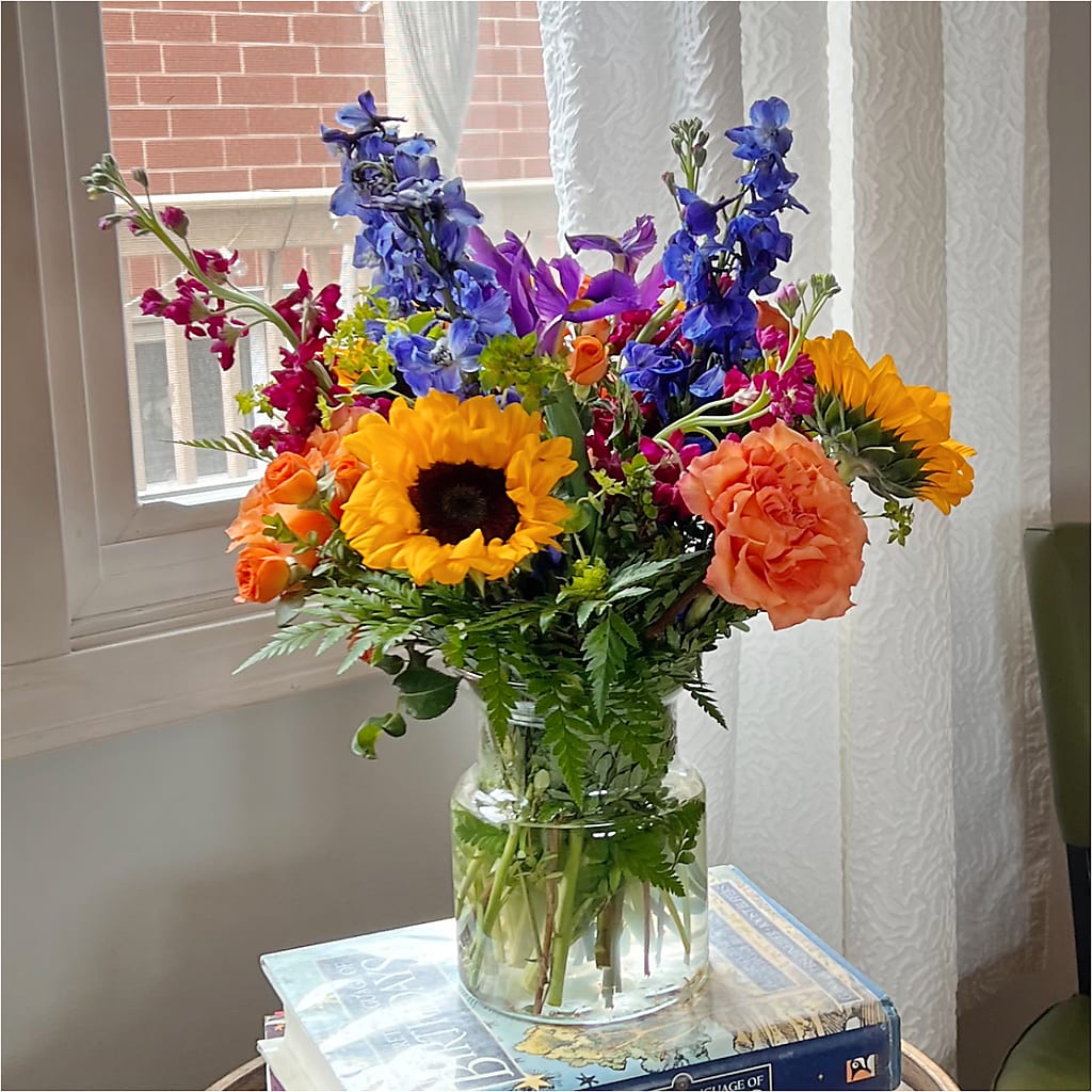 Rays of Life Bouquet –  Grand Flowers/irish Rose, Novi MI