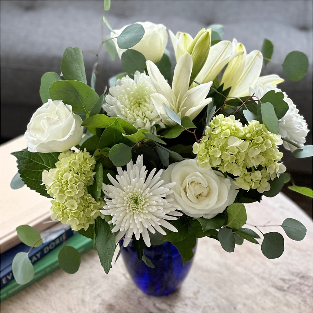 Snowy Dreams Bouquet –  Grand Flowers/irish Rose, Novi MI