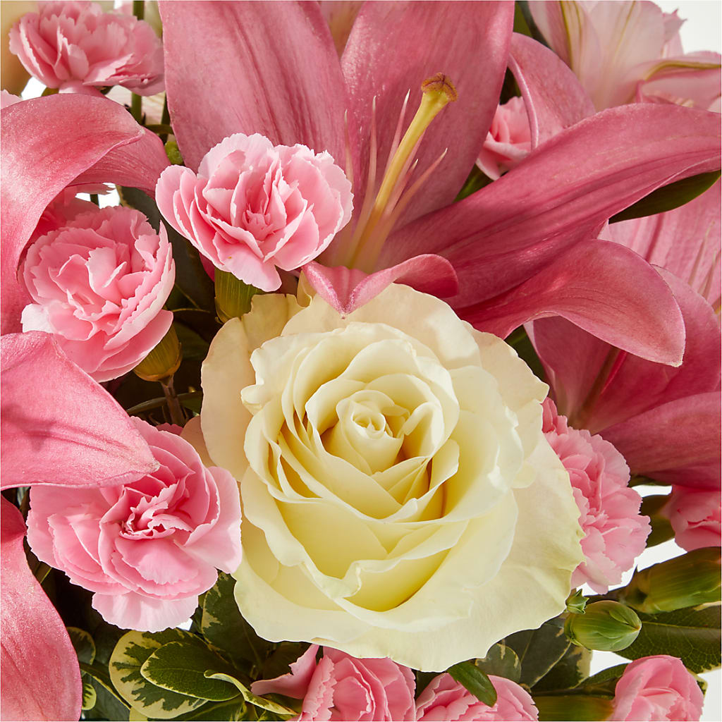 Piece of Cake Bouquet –  Grand Flowers/irish Rose, Novi MI