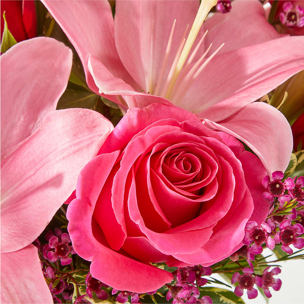 Lucky in Love Bouquet –  Grand Flowers/irish Rose, Novi MI