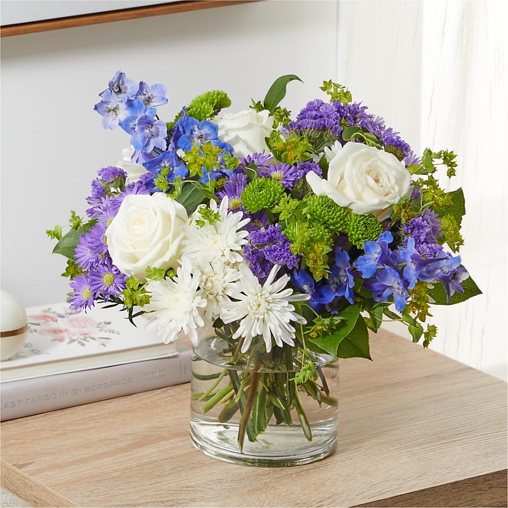 Genuine Gestures Bouquet –  Grand Flowers/irish Rose, Novi MI