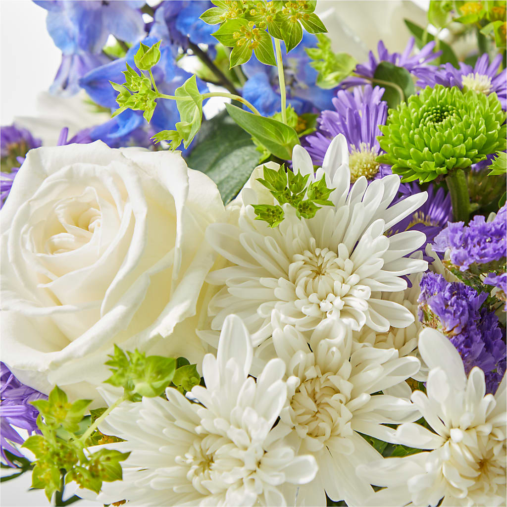 Genuine Gestures Bouquet –  Grand Flowers/irish Rose, Novi MI
