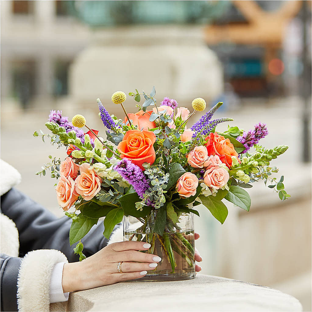 The Standout Bouquet –  Grand Flowers/irish Rose, Novi MI