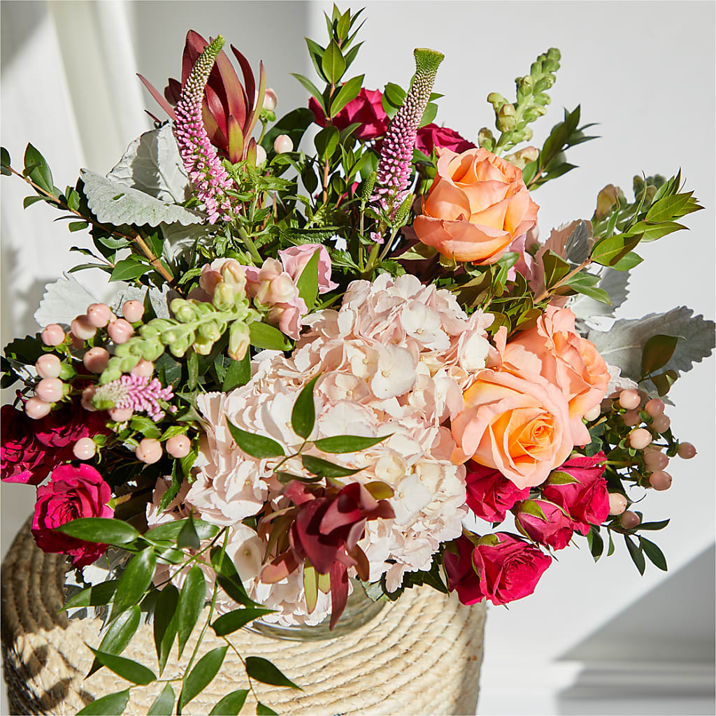 Glitz & Glam Bouquet –  Grand Flowers/irish Rose, Novi MI