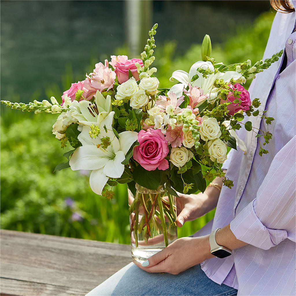 Fondly Bouquet –  Grand Flowers/irish Rose, Novi MI